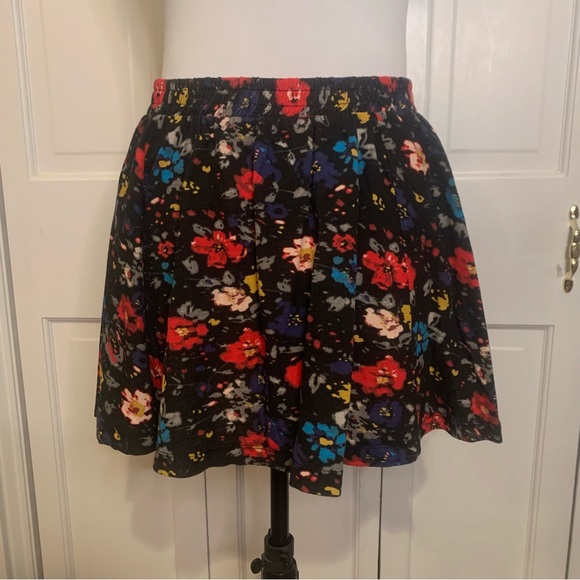 Zara mini skater skirt Size: medium - Picture 1 of 4